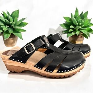 Stylish Black Leather Mules